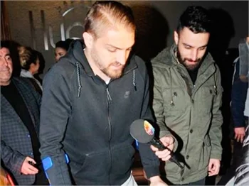 Caner Erkin değneğiyle gecelerde
