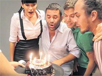Bülent Şakrak'a sette sürpriz!