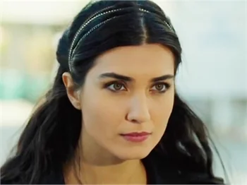 Arabistan’da Tuba Büyüküstün çılgınlığı