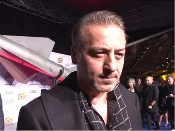 Cem Yılmaz, Ali Baba ve 7 Cüceler’in galasına oğlu Kemal ile geldi!