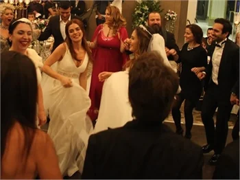 'Aşk Yeniden'de toplu düğün!