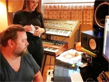 Serenay Sarıkaya şarkı söyleyecek