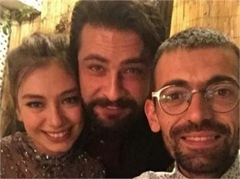 Kadir Doğulu ile Neslihan Atagül nişanlandı