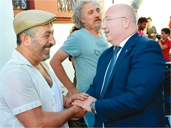 Cem Yılmaz'dan sürpriz ziyaret