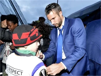 Van Persie Arsenallileri şok etti