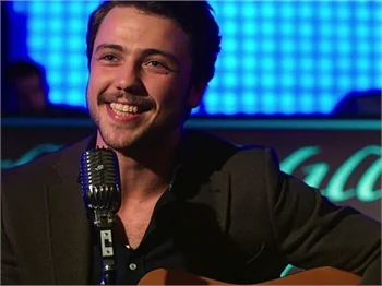 Tolga Sarıtaş sadece gitar çalmıyormuş!