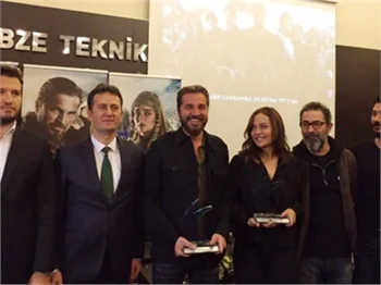 Diriliş Ertuğrul ödülleri topladı!