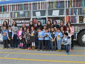 Diriliş Ertuğrul dizisi oyuncularından köy okullarına kitap bağışı kampanyası