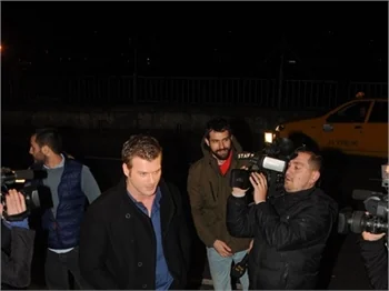 Kıvanç Tatlıtuğ mikrofunu eline aldı!
