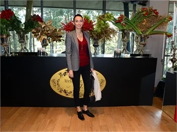 Cemiyetin ünlü hanımları "Atelier De Fleur" için yılbaşı çiçekleri tasarladılar