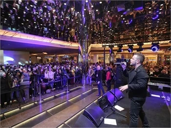 Zorlu'da alışveriş partisi! Ünlü isimler akın etti!