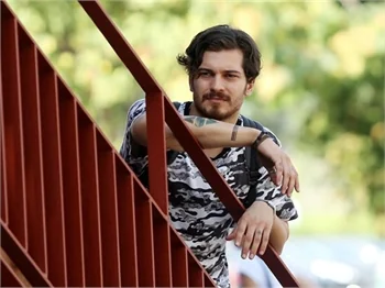 Çağatay Ulusoy'dan yeni dizi sürprizi!