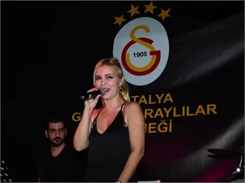 Ömür Gedik'ten Galatasaray marşı!