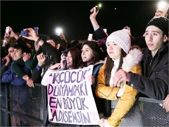 Hadise'den seksi dans!