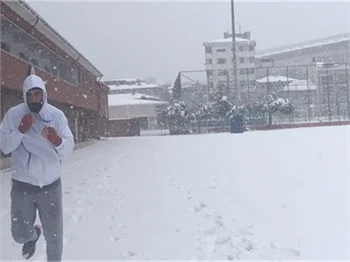 Sarp Levendoğlu karda antreman yaptı!
