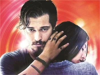 Çağatay Ulusoy sırılsıklam aşık