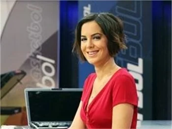 Yine Dilara Gönder'le görüntülenen Cem Yılmaz habercilere sinirlendi