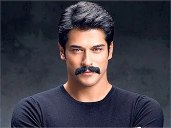 Burak Özçivit'den hayranlarını özel sürpriz
