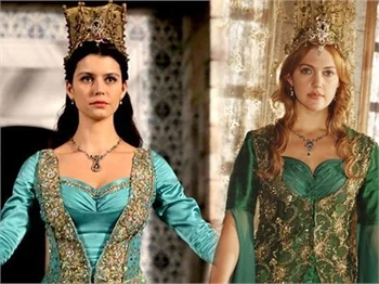 Meryem'in tacını Beren taktı!