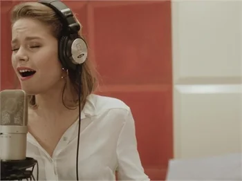 Burcu Biricik stüdyoya girdi!