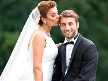 Ünlü çift ikiz bebek bekliyor!