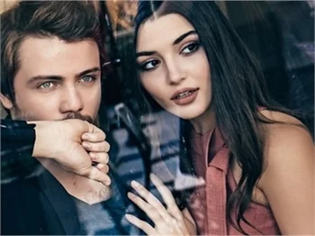 Hande Erçel ile Tolga Sarıtaş'tan Sevgililer Günü özel röportajı