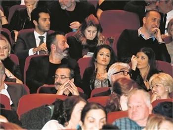 'Annemin Yarası' filminin galasına ünlü akını!