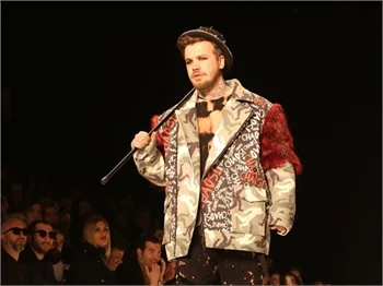 Fashion Week İstanbul'da ünlüleri buluşturan defile!