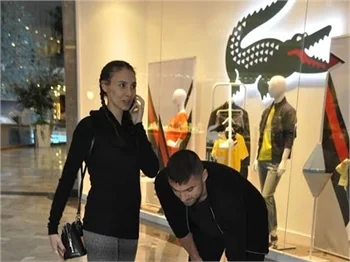 Burak Yılmaz, Çin'den döndü, ailesine koştu!