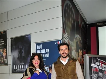 “Ölü Ozanlar Derneği” oyunun galasına ünlü akını!