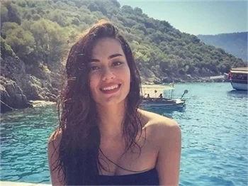 Nur Bozar evde bebeğini büyütüyor...