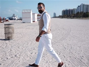 Ünlü şarkıcı Miami'de evlendi!