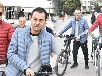 Serdar Ortaç'ın eşi Chloe ile bisiklet turu!