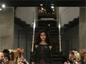 Deniz Berdan defilesi olay yarattı!