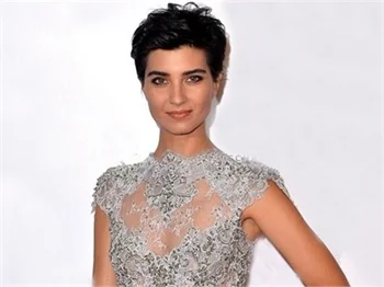 Tuba Büyüküstün'ün yeni filminden ilk kare geldi!