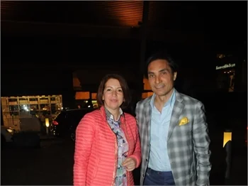 Behzat Gerçeker eşiyle alışverişte