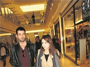 Keremcem ve Ezgi Asaroğlu aynı eve taşındı
