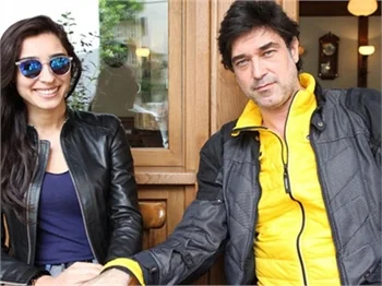 Burak Hakkı sevgilisi ile Cihangir'de