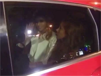 Sinem Kobal'a kına gecesi sürprizi!