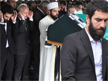 Arda Turan, Tahir Küçükel’i son yolculuğuna uğurladı