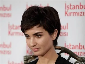 "Tuba Büyüküstün kamyon şoförü gibi yiyor"