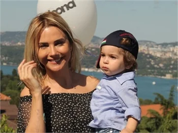 Ece Erken'in oğlu büyüdü
