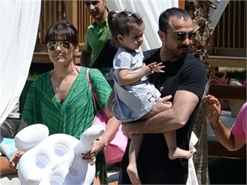 Demet Akalın tatil sezonunu açtı