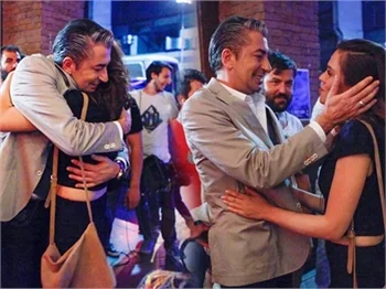 Şükran Ovalı ve Erkan Petekkaya sarılarak vedalaştı!