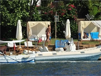 Serenay Sarıkaya bikinili yakalandı