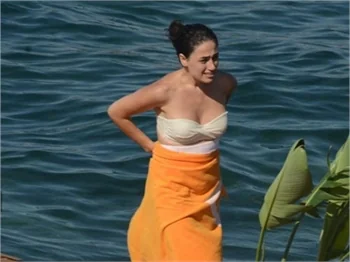 Dilan Çıtak'tan bikini şov!