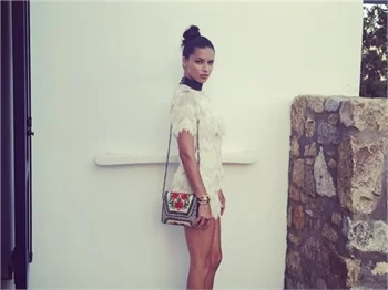 Adriana Lima Mykonos tatilinde