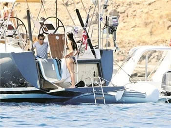 Cemre Kemer'in bikinili pozu Instagram'ı yıktı!