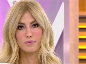 Çağla Şıkel'den kendisine "darbeci" diyen takipçilerine sert cevap!