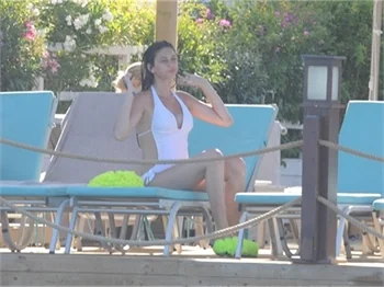 Seda Tosun, Bodrum'da beyazlar içinde
